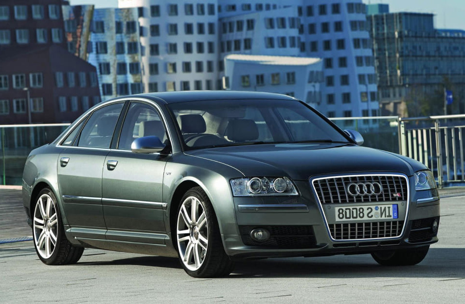 Замена аккумулятора Audi S8