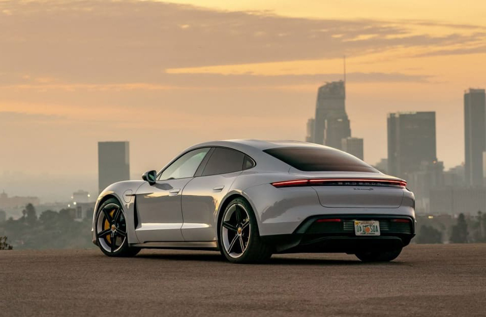 Замена аккумулятора Porsche Taycan