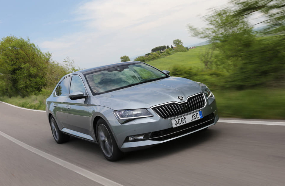 Замена аккумулятора Skoda Superb