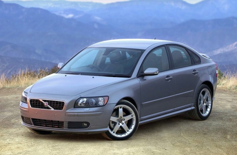Замена аккумулятора Volvo S40